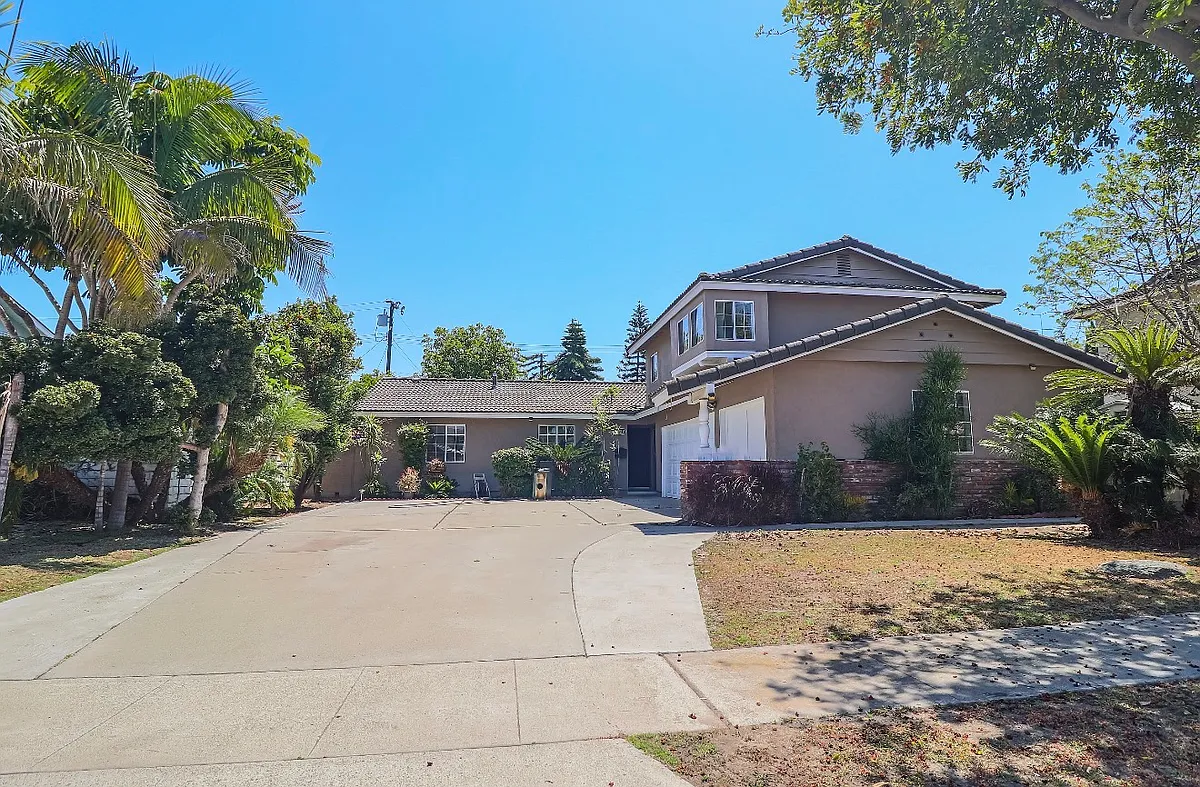 Building Photo - 16812 Butternut Cir