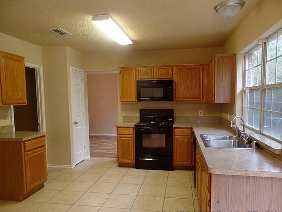 5th image of 2925 Deanne Ct