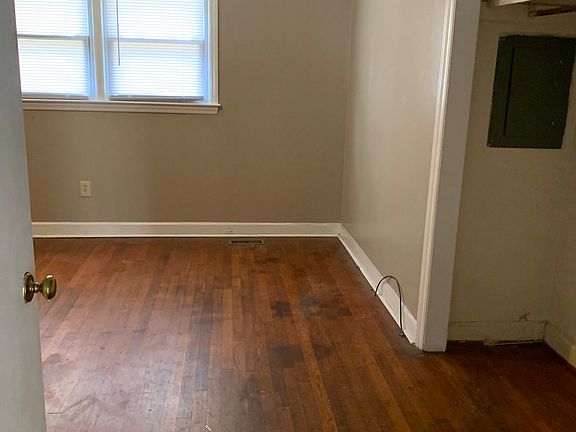 4th image of 235 Eastbrook Dr