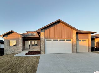 7630 Ponce Dr, Lincoln, NE 68516