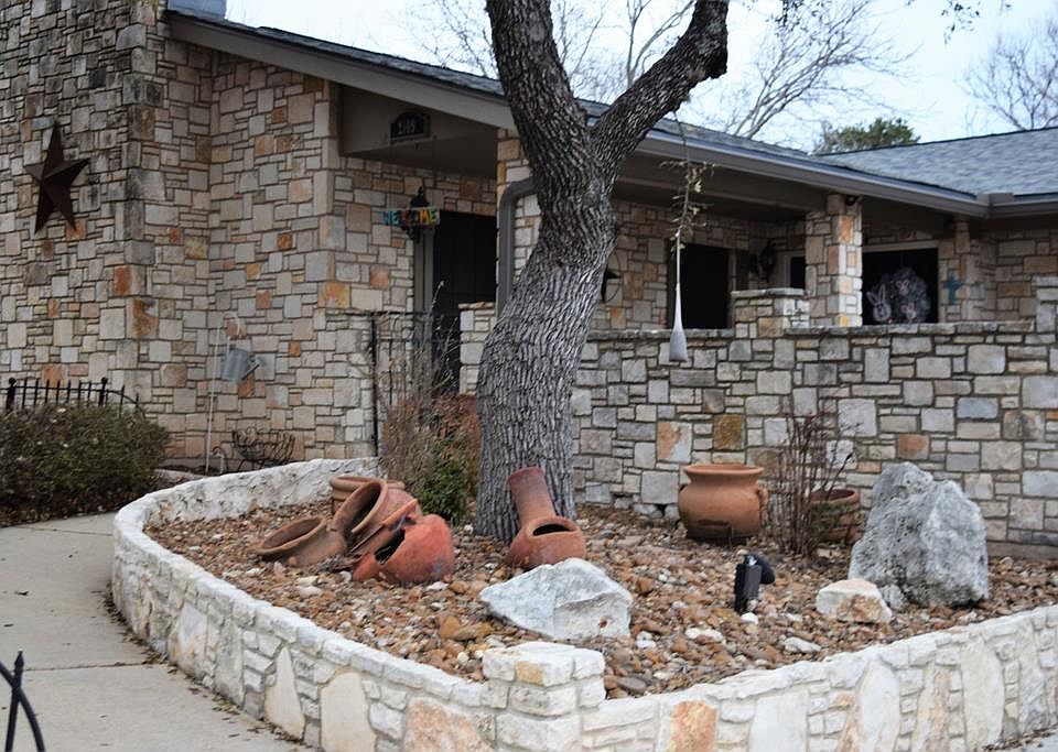 1st image of 2109 Trail Wood Cir