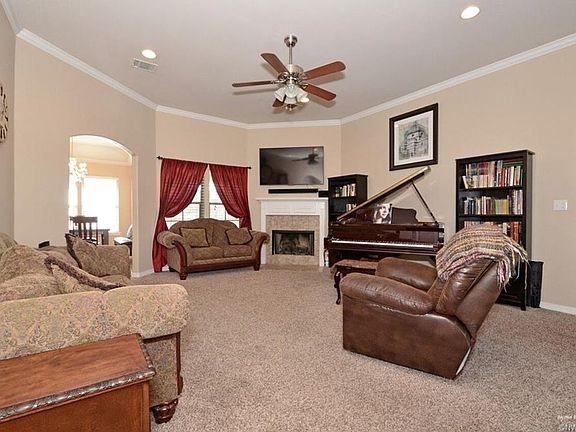 3rd image of 233 Southern Creek Cir