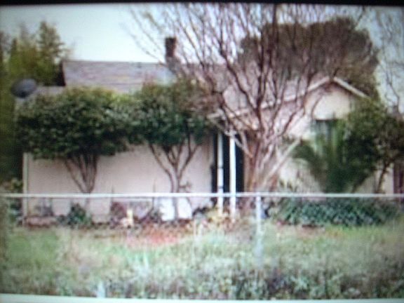 4th image of 1277 Feather Ave