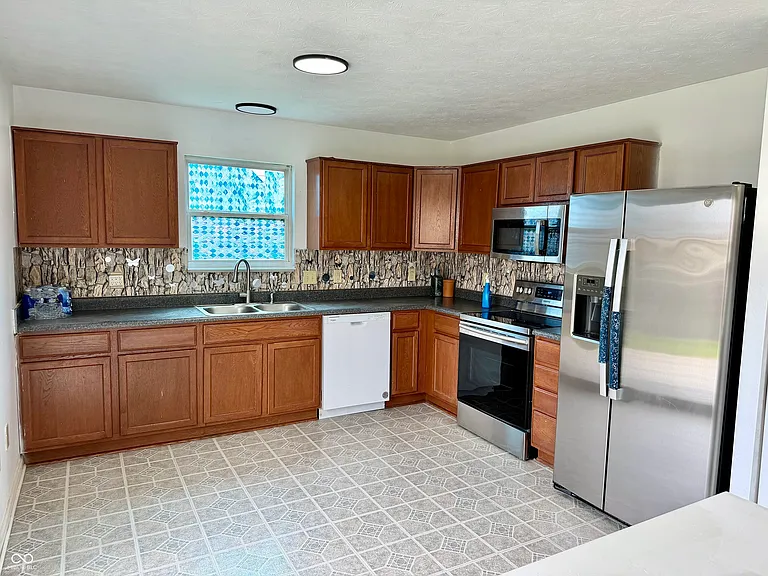 652 Loon Ln — Photo 4