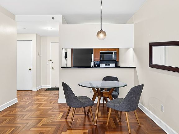 3rd image of 220 Riverside Blvd APT 3R