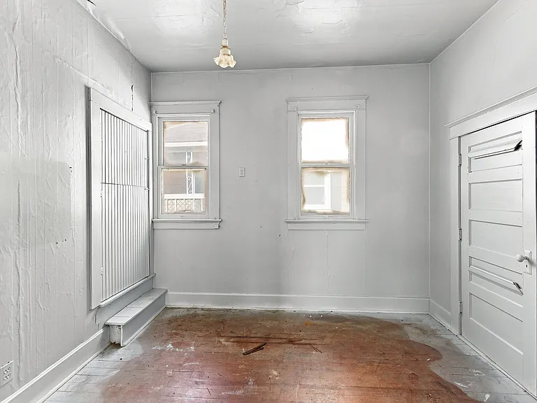 731 E Florida St — Photo 12
