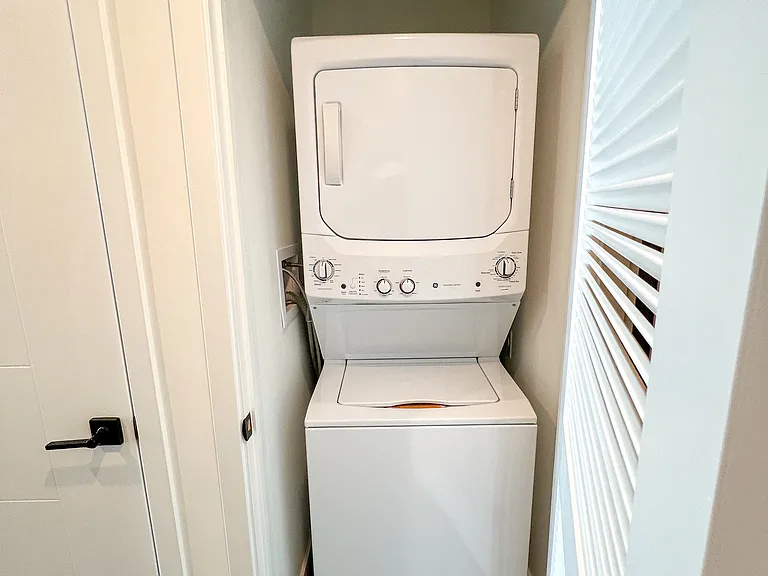 NW 1st Pl — Photo 7