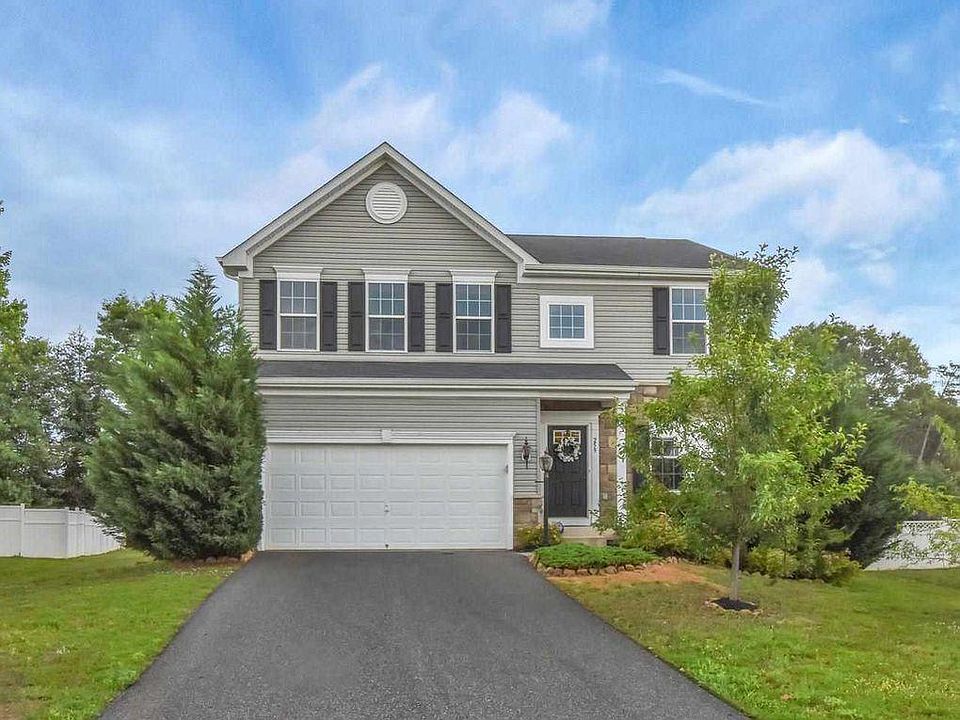 2nd image of 259 Larchmont Cir