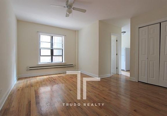 3rd image of 427 W Belden Ave #000