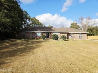 1064 Lake Shore Rd, Hattiesburg, MS 39401