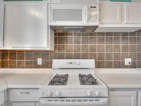 5th image of 9305 Arvilla Ave NE