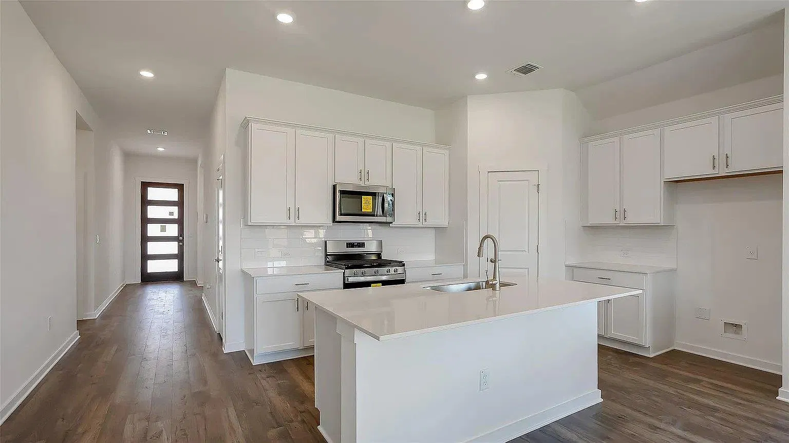 4 bed, 2.0 bath, 1865 sqft, $2,150 — Photo 3
