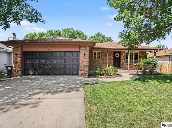 5531 Coyote Cir, Lincoln, NE 68516