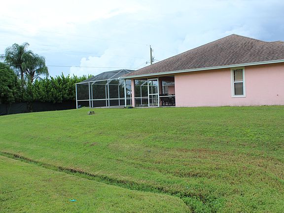 3rd image of 1321 SE Airoso Boulevard