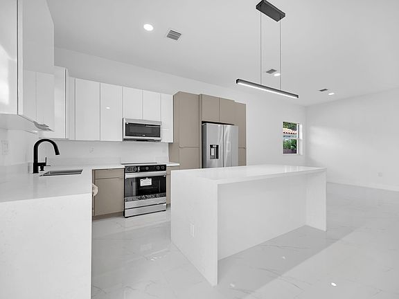 3rd image of 2531 NW 14th Court