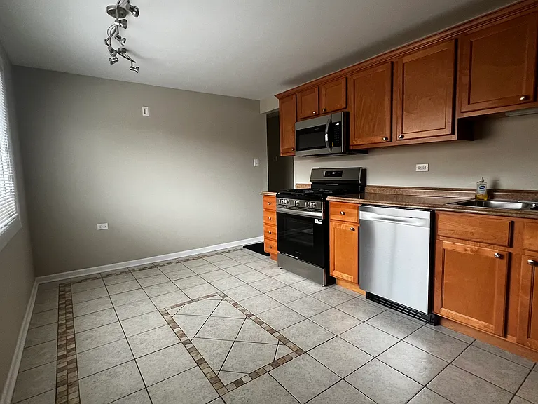 Marian Dr — Photo 2