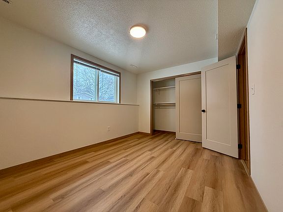 3rd image of 1028 Castlewood Dr