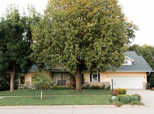 2627 Minnetonka Dr, Cedar Falls, IA 50613