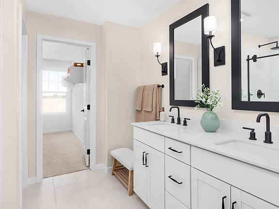 Primary bath with dual sinks