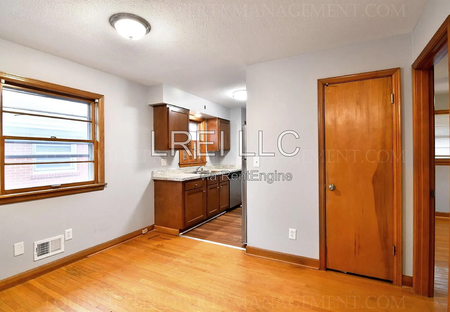 3 bed, 1.5 bath, 1100 sqft, $1,550 — Photo 4