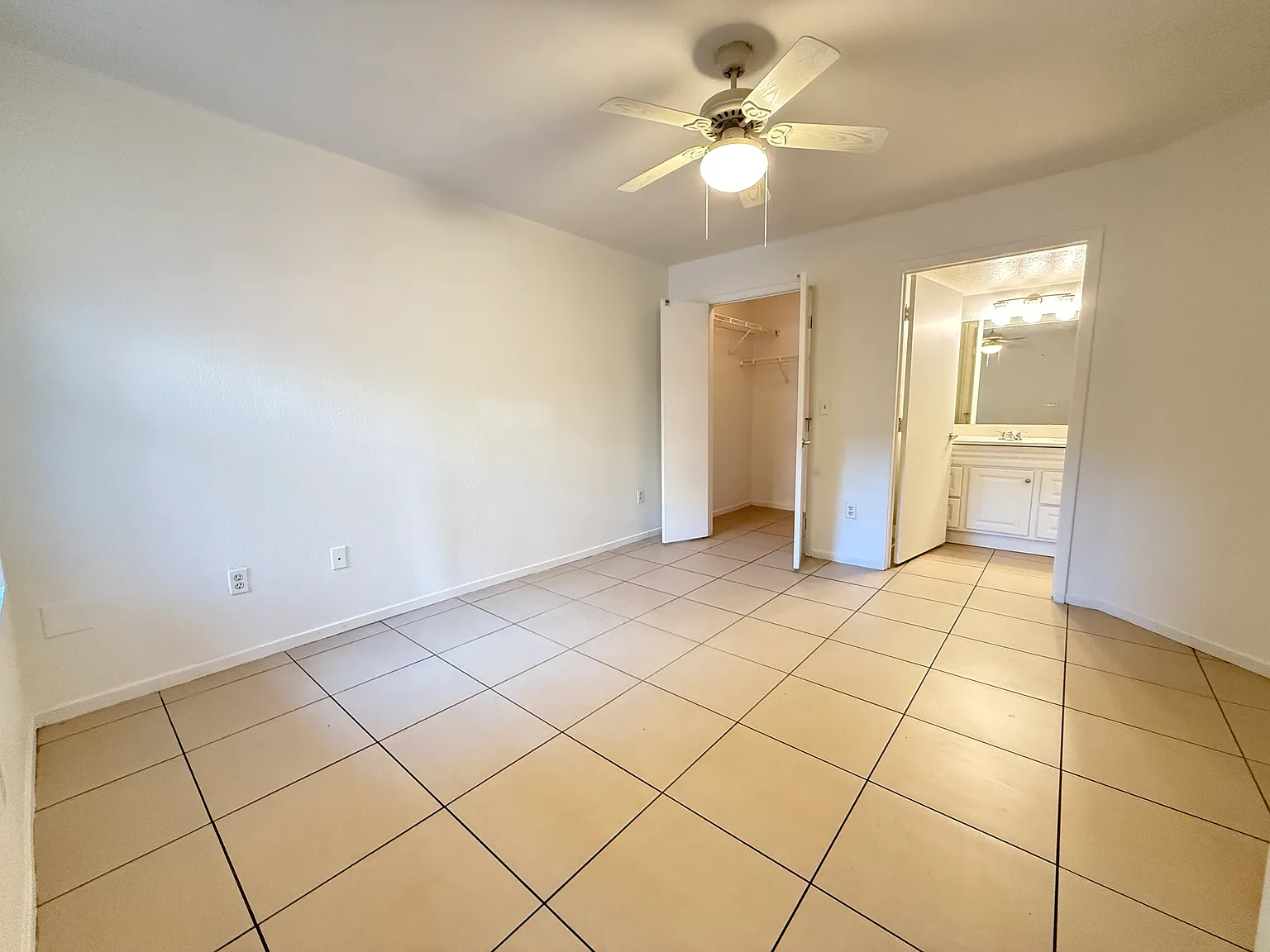 2 bed, 950 sqft, $1,790 — Photo 3