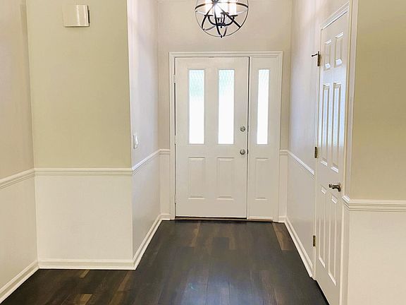 3rd image of 713 CHESSWOOD Court
