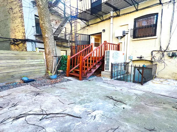 421 Park Place image 13 of 16