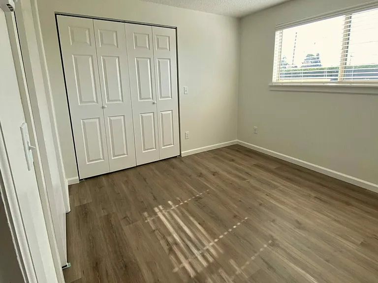 Timberlane Apartments — Photo 17
