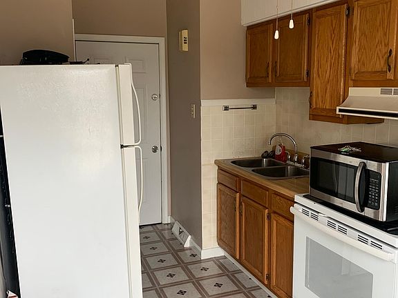 4th image of 128 W 2nd St #3