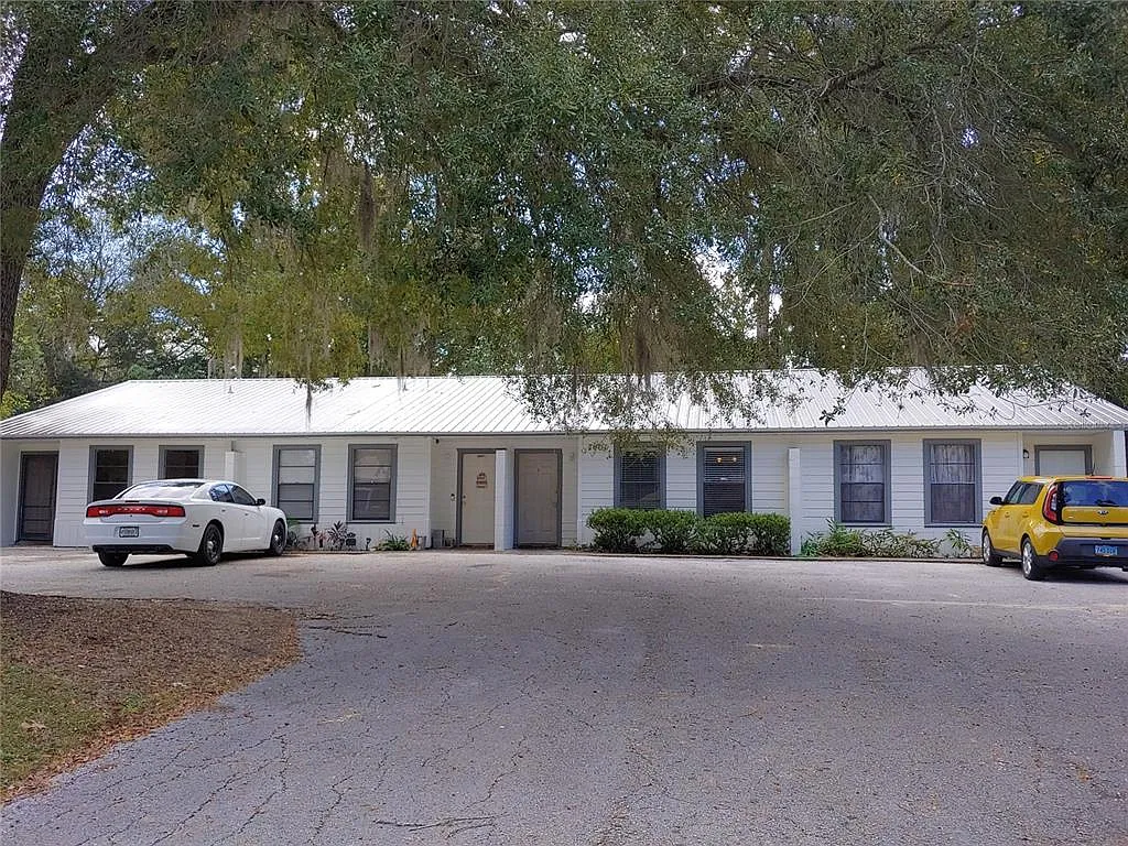 2 bed, 1.0 bath, 849 sqft, $1,100 — Photo 1