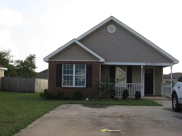 303 Strawbridge Ln photo 1
