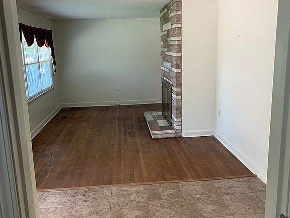 3rd image of 1524 Kenmore Dr