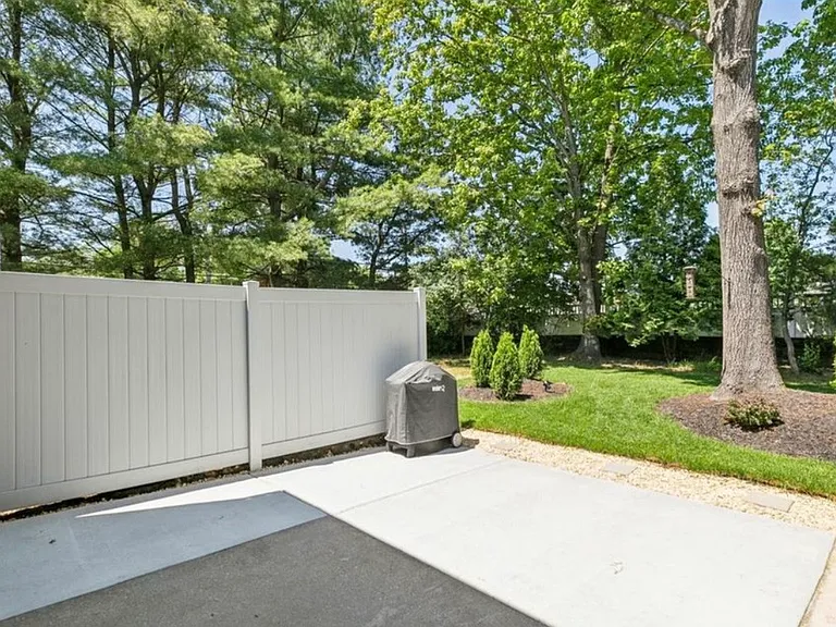 11 Harbor Dr — Photo 23