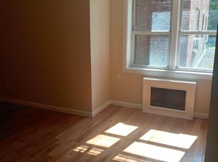 91-41 195th St #1G, Hollis, NY 11423