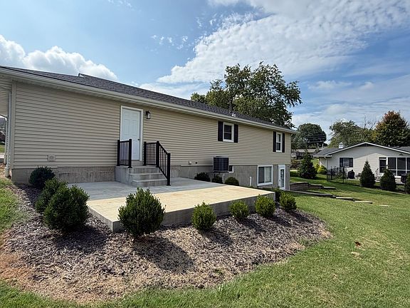 2nd image of 1003 Rose Ln