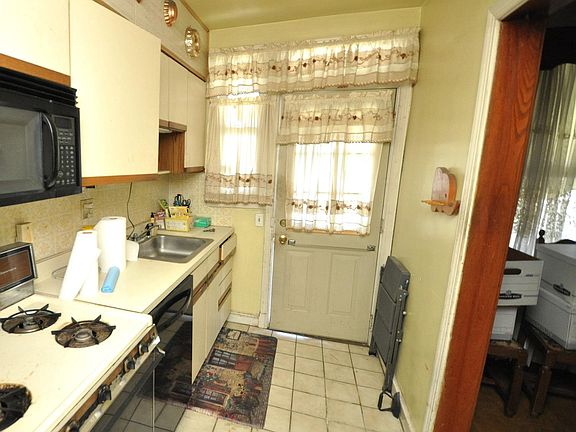 5th image of 4614 Sargent Rd NE