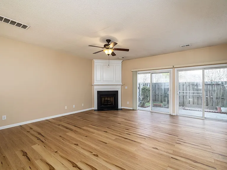 3959 Katherine Way — Photo 10
