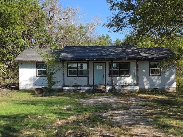 220 W 5th St, Castle, OK 74833