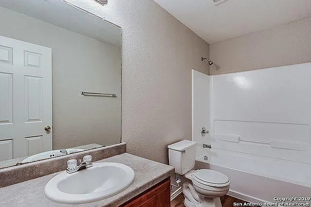 222 Hallie Cv — Photo 16