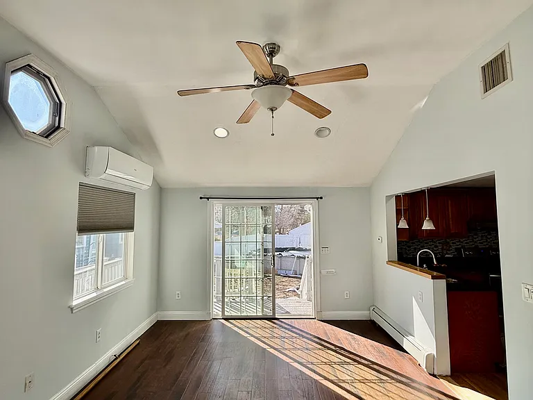 1 Clark Cir — Photo 1