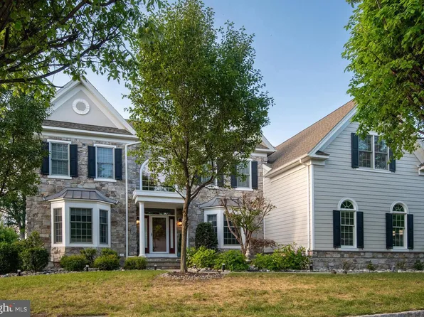 3805 Woodland Dr, Newtown Square, PA 19073