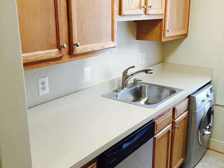 Fairfax Drive Apartments — Photo 3