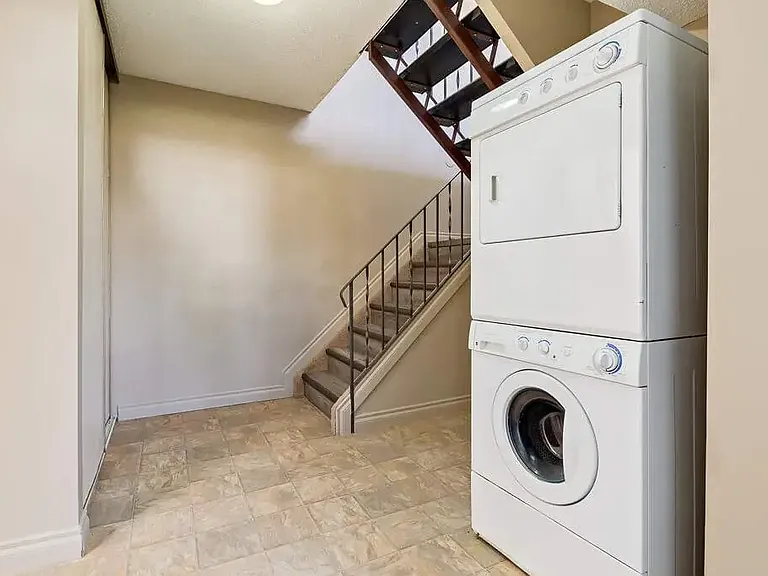 130 Mount Pleasant Dr #1 — Photo 17
