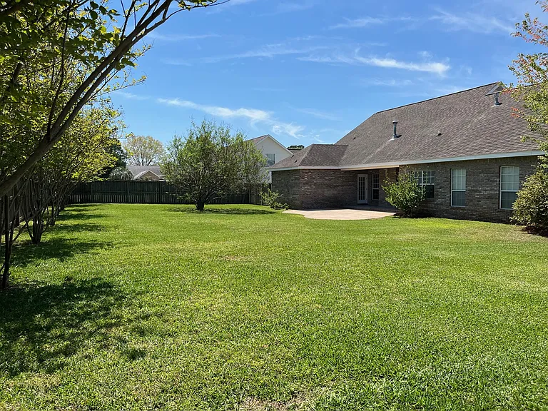 504 Eton Dr — Photo 2