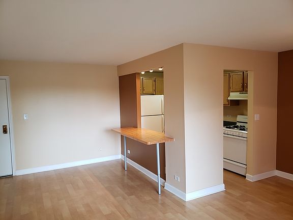 4th image of 1460 Fairlane Dr APT 317