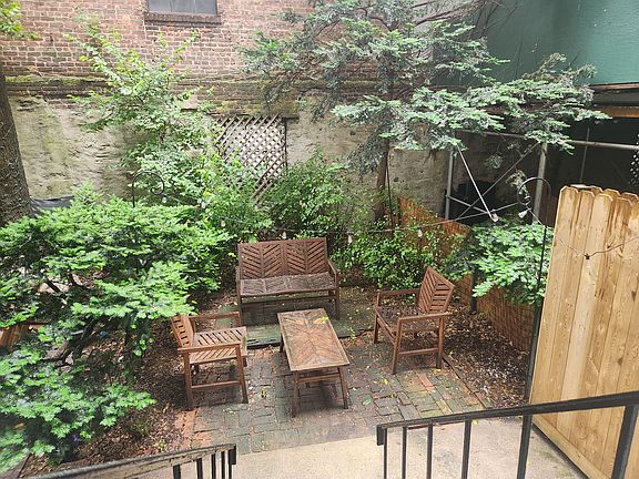 4th image of 305 E 94th St #F