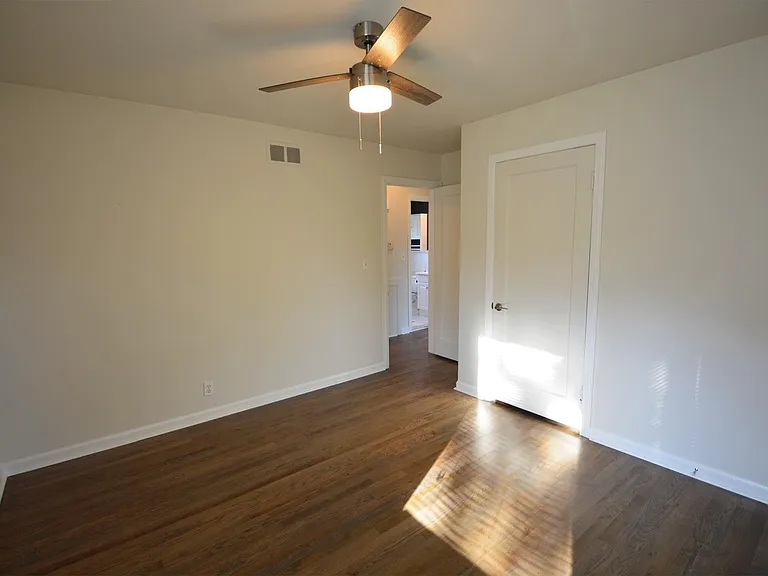 2335 Rowland Ave — Photo 10
