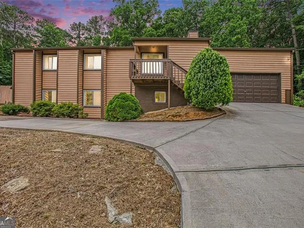 177 Kettlewood Dr, Lilburn, GA 30047