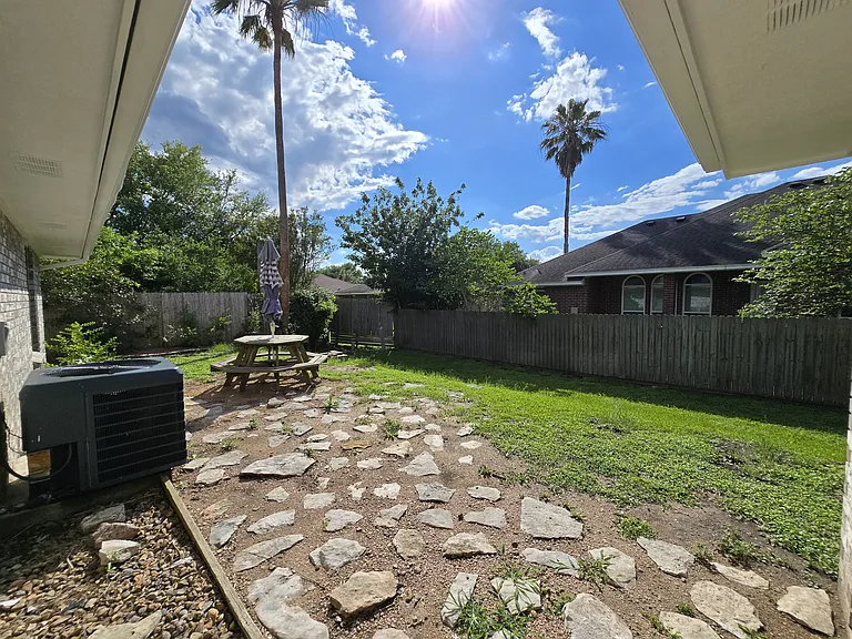 113 W Harbor Dr — Photo 5