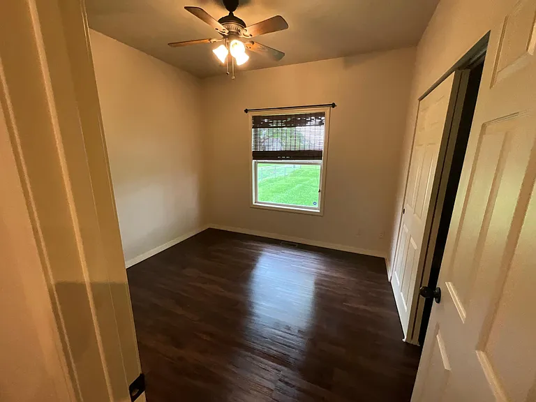 198 W Walnut St — Photo 12